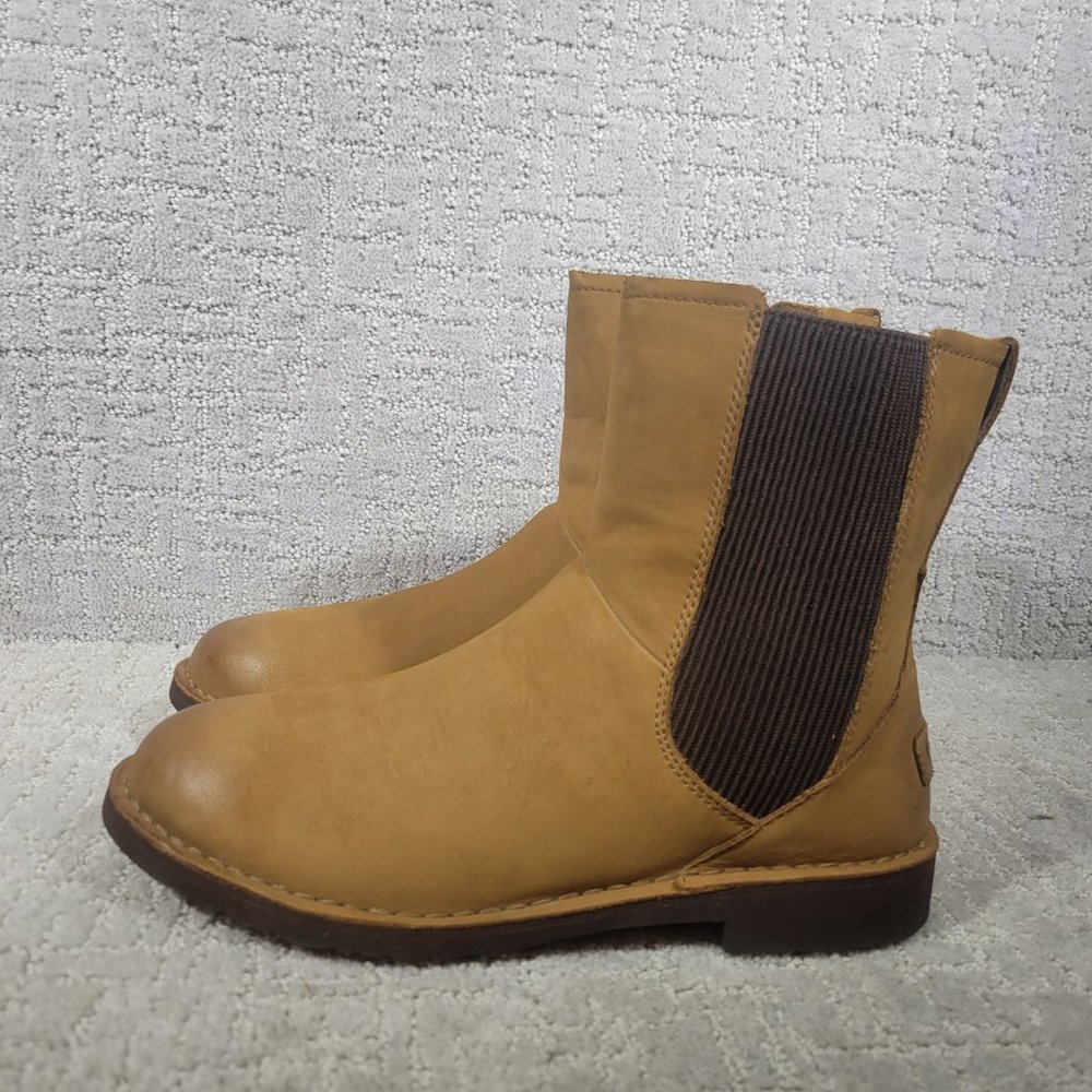 UGG Larra Womens Size 10.5 Chestnut Water Resistant Nubuck Leather Chelsea Boots
